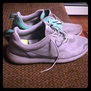 Nike roshes gray and green